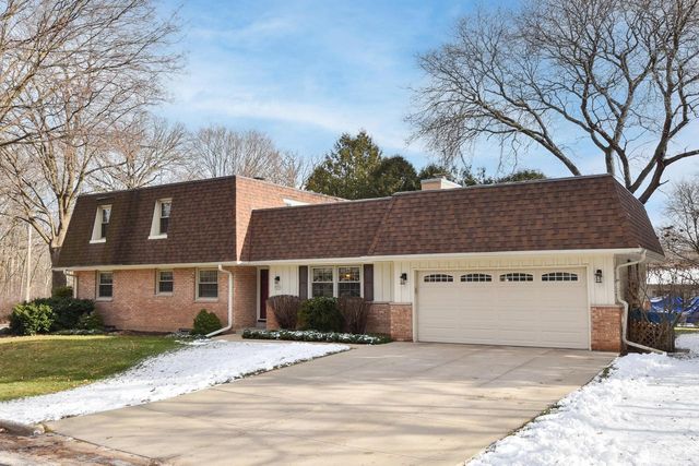 10551 W Keefe AVENUE, Wauwatosa, WI 53222