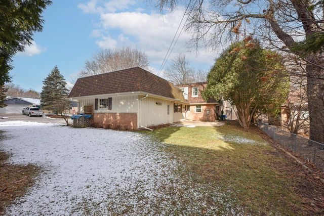 10551 W Keefe AVENUE, Wauwatosa, WI 53222