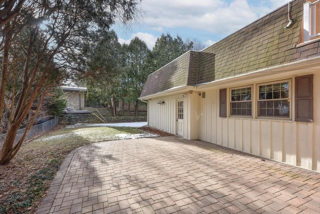 10551 W Keefe AVENUE, Wauwatosa, WI 53222