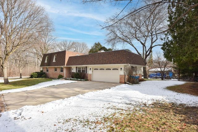 10551 W Keefe AVENUE, Wauwatosa, WI 53222