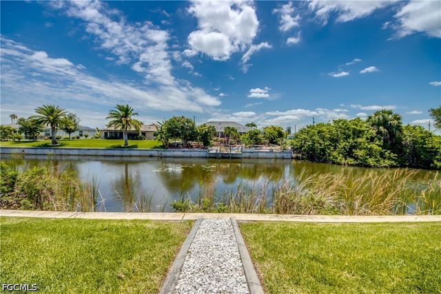 203 SW 14th AVE, Cape Coral, FL 33991