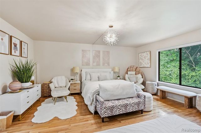22664 W 11 Mile Road, Southfield, MI 48034