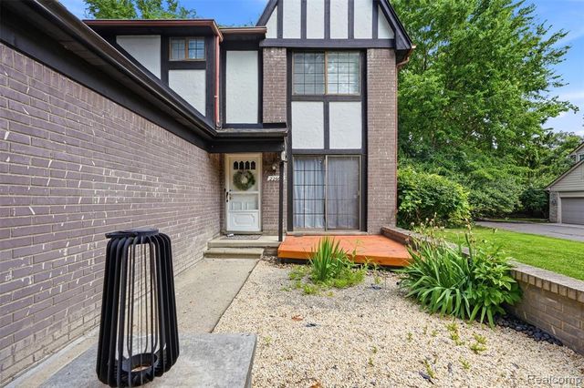 22664 W 11 Mile Road, Southfield, MI 48034