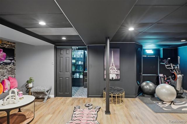 22664 W 11 Mile Road, Southfield, MI 48034