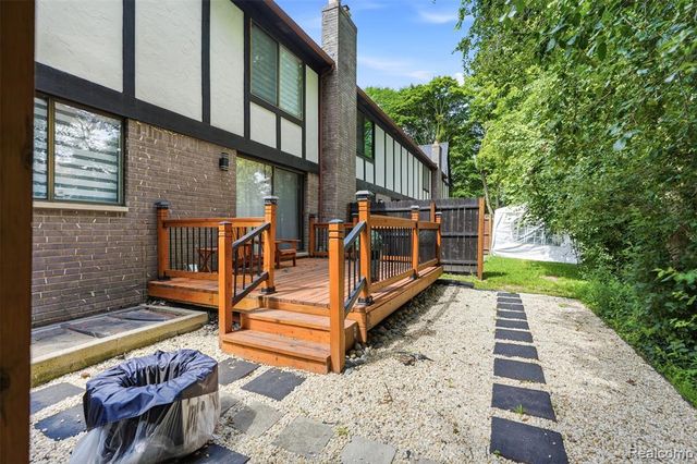 22664 W 11 Mile Road, Southfield, MI 48034