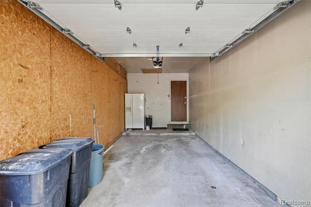 22664 W 11 Mile Road, Southfield, MI 48034
