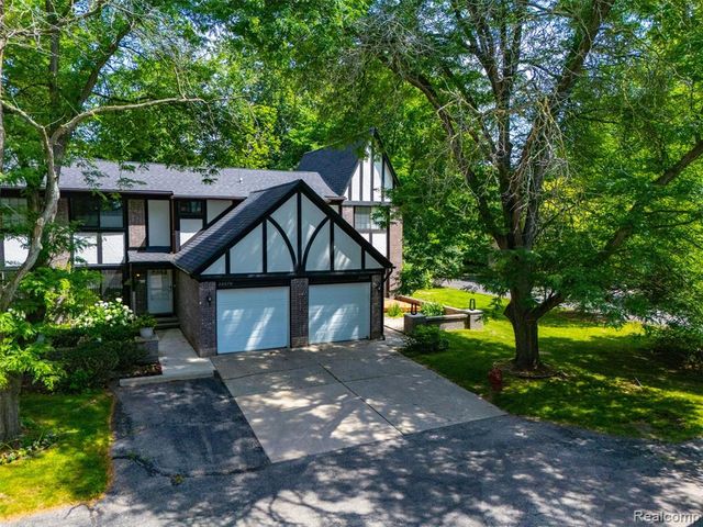 22664 W 11 Mile Road, Southfield, MI 48034