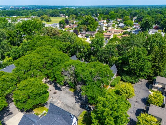 22664 W 11 Mile Road, Southfield, MI 48034
