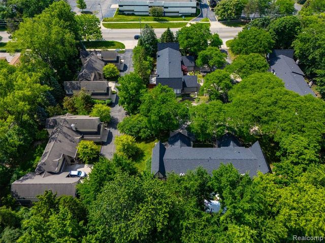 22664 W 11 Mile Road, Southfield, MI 48034