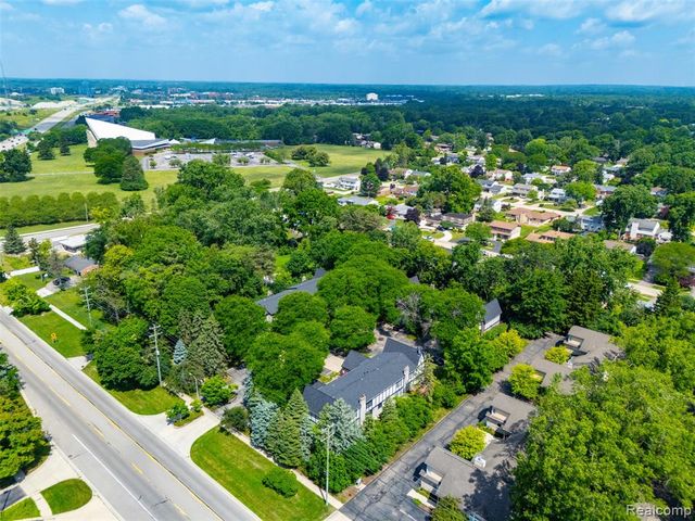 22664 W 11 Mile Road, Southfield, MI 48034