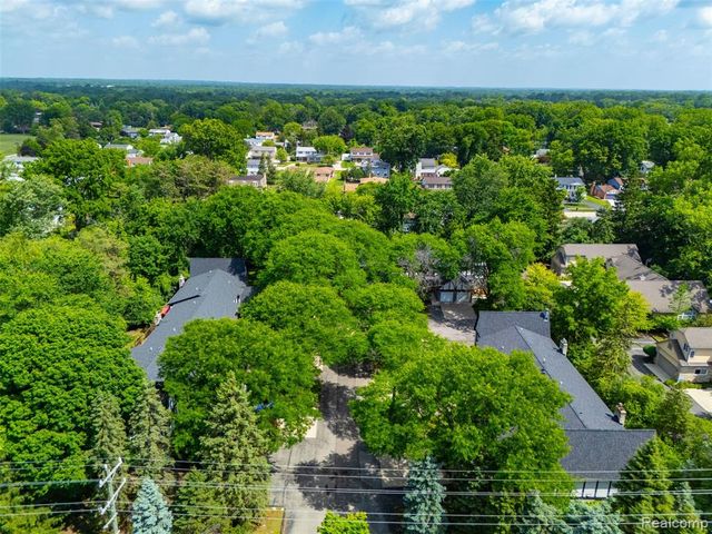 22664 W 11 Mile Road, Southfield, MI 48034