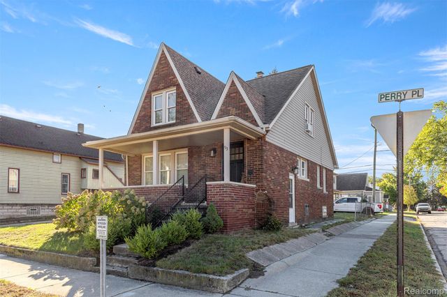 93 Perry Place, Wyandotte, MI 48192
