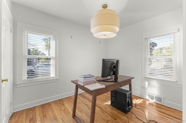 93 Perry Place, Wyandotte, MI 48192