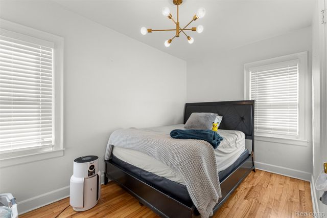 93 Perry Place, Wyandotte, MI 48192