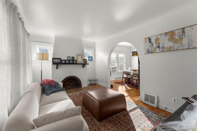 93 Perry Place, Wyandotte, MI 48192