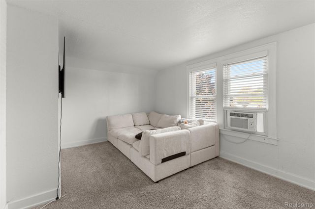 93 Perry Place, Wyandotte, MI 48192