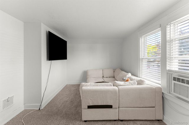 93 Perry Place, Wyandotte, MI 48192