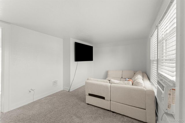 93 Perry Place, Wyandotte, MI 48192