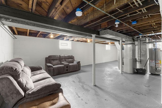 93 Perry Place, Wyandotte, MI 48192