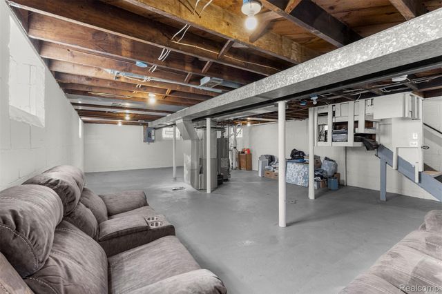 93 Perry Place, Wyandotte, MI 48192