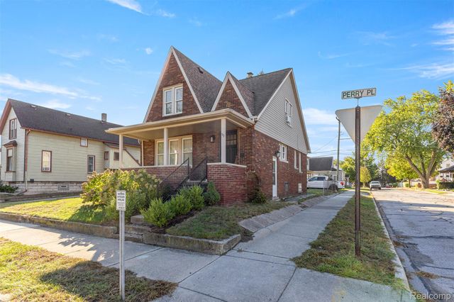 93 Perry Place, Wyandotte, MI 48192