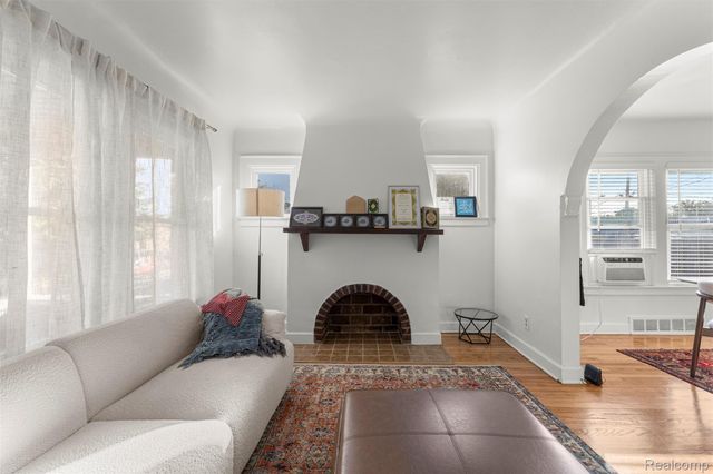 93 Perry Place, Wyandotte, MI 48192