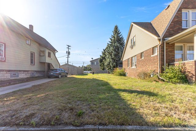 93 Perry Place, Wyandotte, MI 48192