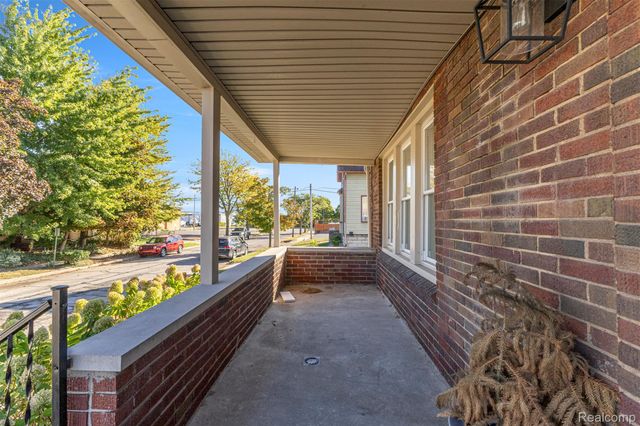 93 Perry Place, Wyandotte, MI 48192