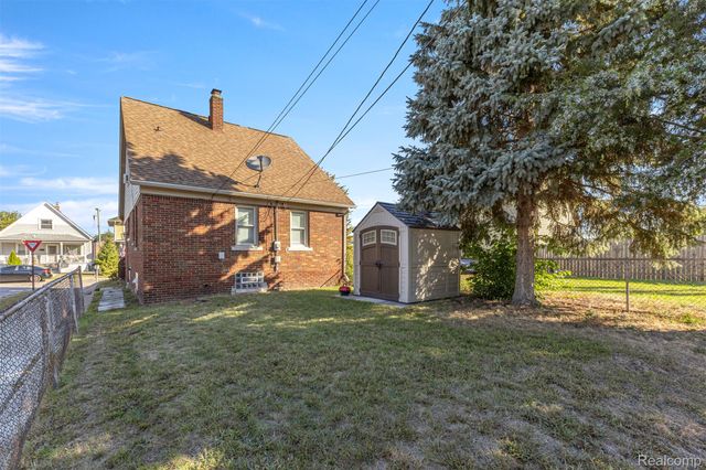 93 Perry Place, Wyandotte, MI 48192