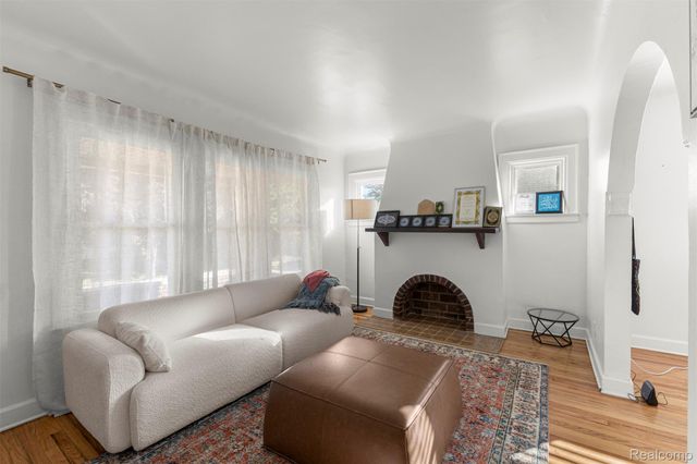 93 Perry Place, Wyandotte, MI 48192