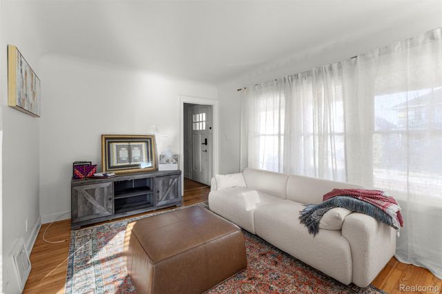 93 Perry Place, Wyandotte, MI 48192