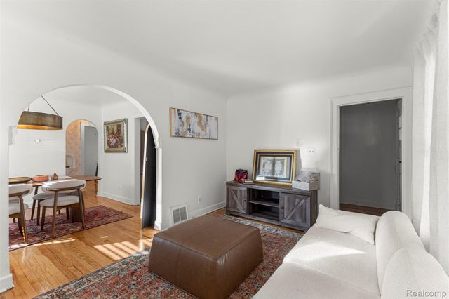 93 Perry Place, Wyandotte, MI 48192