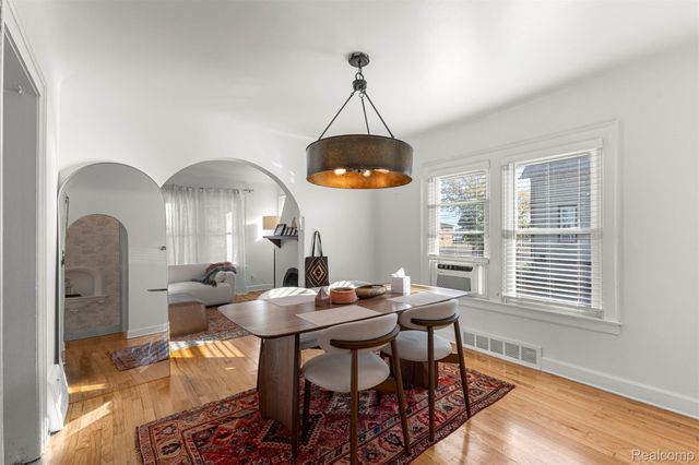 93 Perry Place, Wyandotte, MI 48192