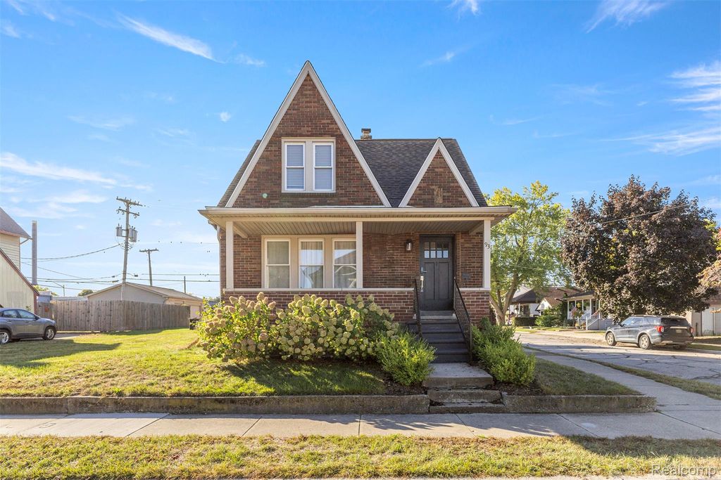 93 Perry Place, Wyandotte, MI 48192