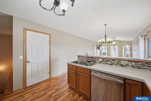 1557 SW 11Th Place, Lincoln, NE 68522