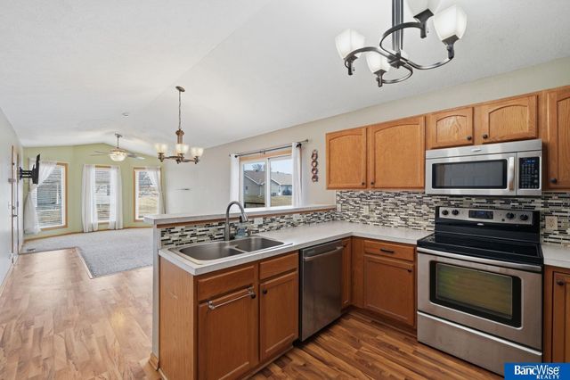 1557 SW 11Th Place, Lincoln, NE 68522