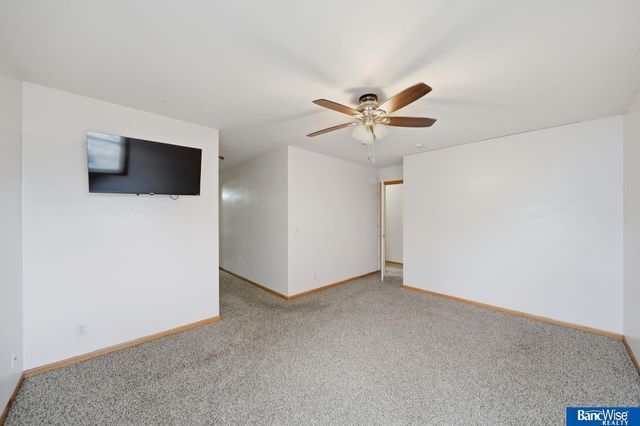 1557 SW 11Th Place, Lincoln, NE 68522