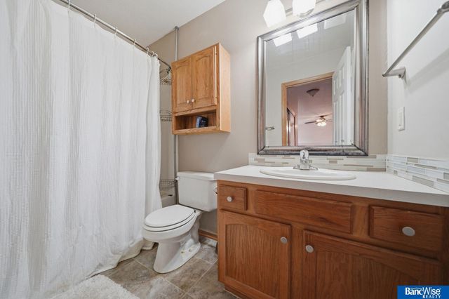 1557 SW 11Th Place, Lincoln, NE 68522