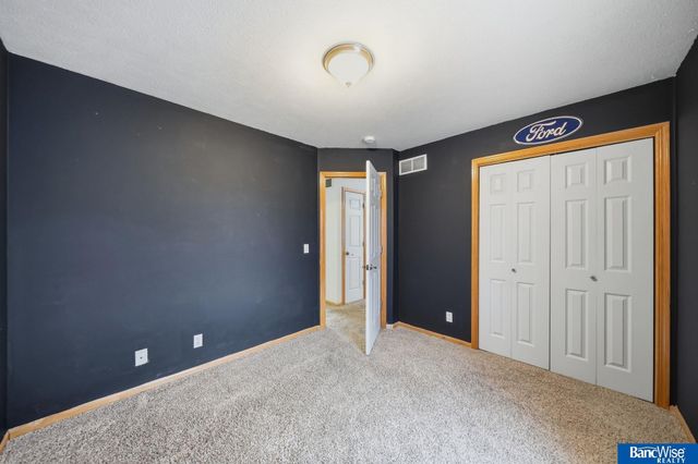 1557 SW 11Th Place, Lincoln, NE 68522