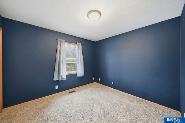 1557 SW 11Th Place, Lincoln, NE 68522