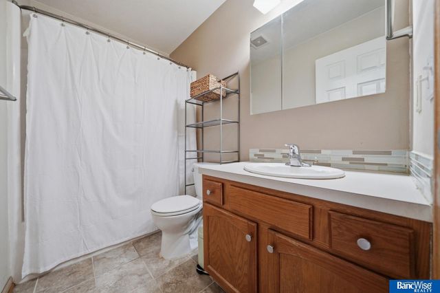 1557 SW 11Th Place, Lincoln, NE 68522