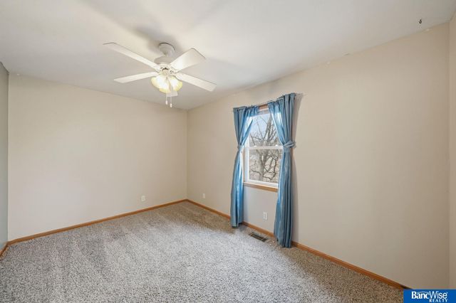 1557 SW 11Th Place, Lincoln, NE 68522