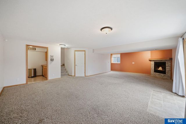 1557 SW 11Th Place, Lincoln, NE 68522