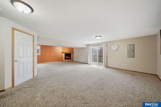 1557 SW 11Th Place, Lincoln, NE 68522