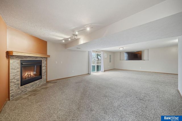 1557 SW 11Th Place, Lincoln, NE 68522