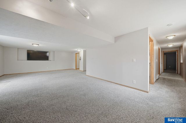 1557 SW 11Th Place, Lincoln, NE 68522