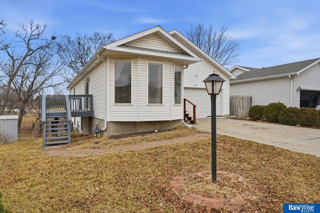 1557 SW 11Th Place, Lincoln, NE 68522