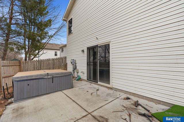 1557 SW 11Th Place, Lincoln, NE 68522