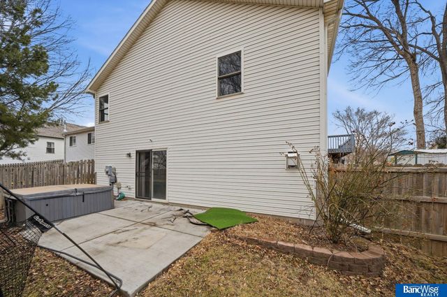 1557 SW 11Th Place, Lincoln, NE 68522