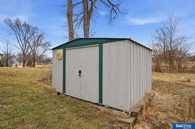 1557 SW 11Th Place, Lincoln, NE 68522